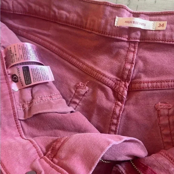 Levi’s Red High Rise Shorts 34 - Picture 4 of 6